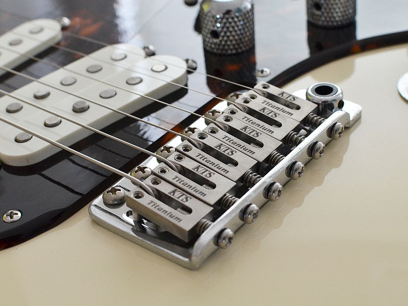 PR-18 | STRAT®スタイルブリッジ用チタンブロックサドル (10.8mm